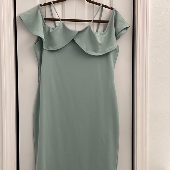 Mint Midi off the shoulder dress - Picture 2 of 6